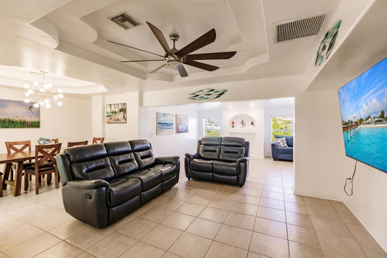 New! Dock Canal Family Home W/Pool & Gulf Access! North Fort Myers Buitenkant foto
