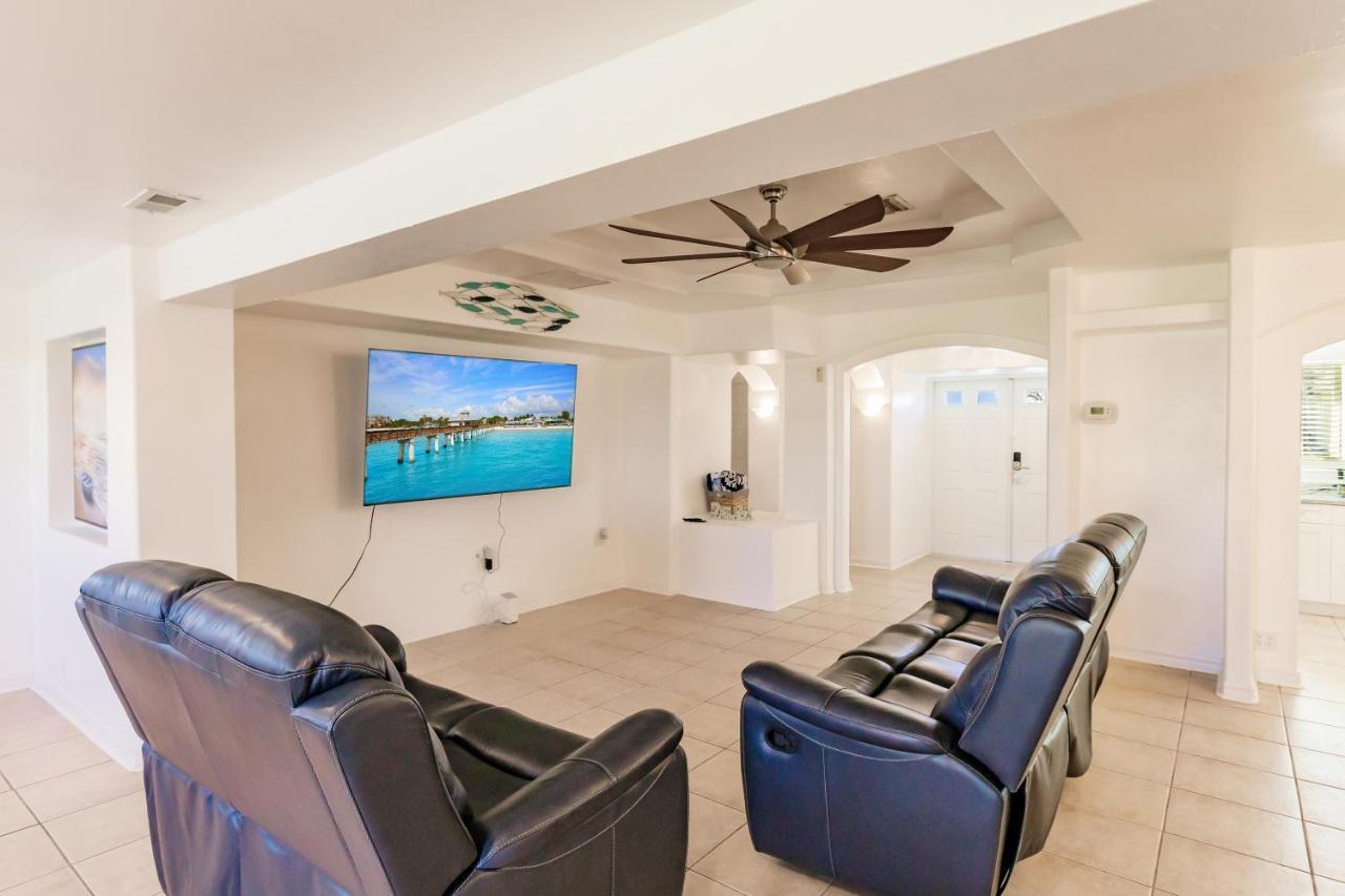 New! Dock Canal Family Home W/Pool & Gulf Access! North Fort Myers Buitenkant foto