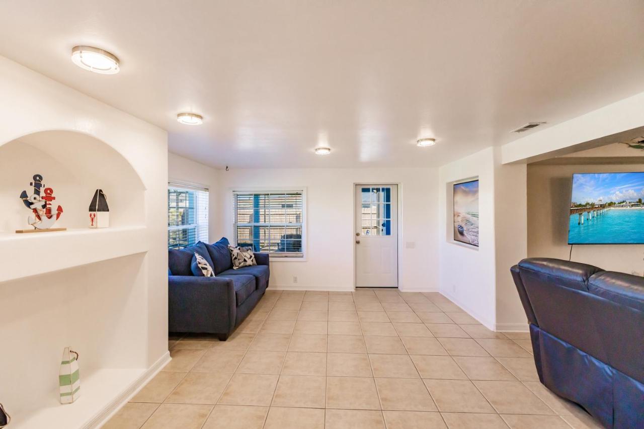 New! Dock Canal Family Home W/Pool & Gulf Access! North Fort Myers Buitenkant foto