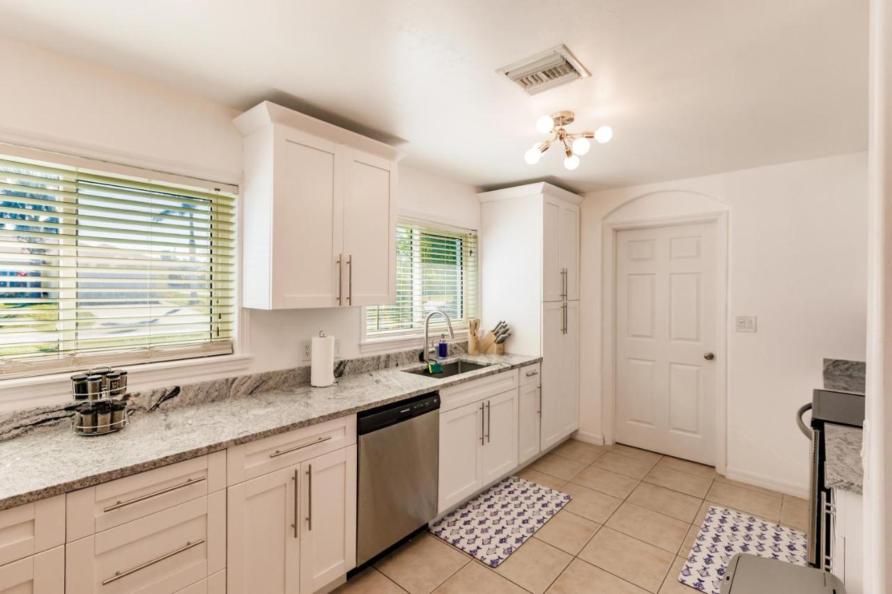 New! Dock Canal Family Home W/Pool & Gulf Access! North Fort Myers Buitenkant foto